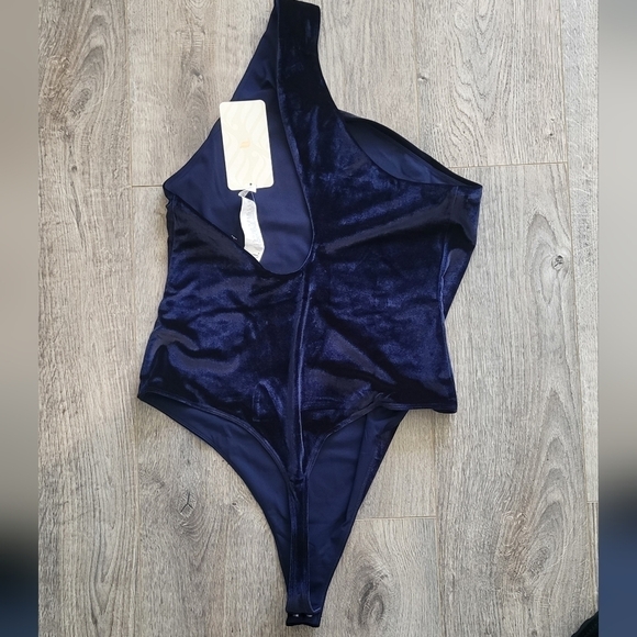 Fabletics One Strap Velour Bodysuit Size XXL - Picture 4 of 10